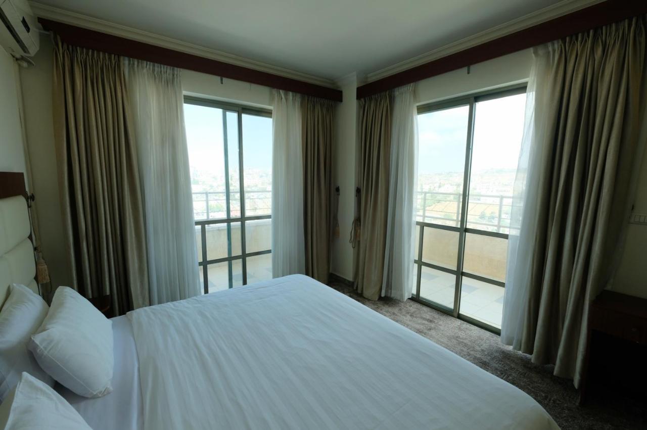Red Crescent Guesthouse 拉马拉 外观 照片