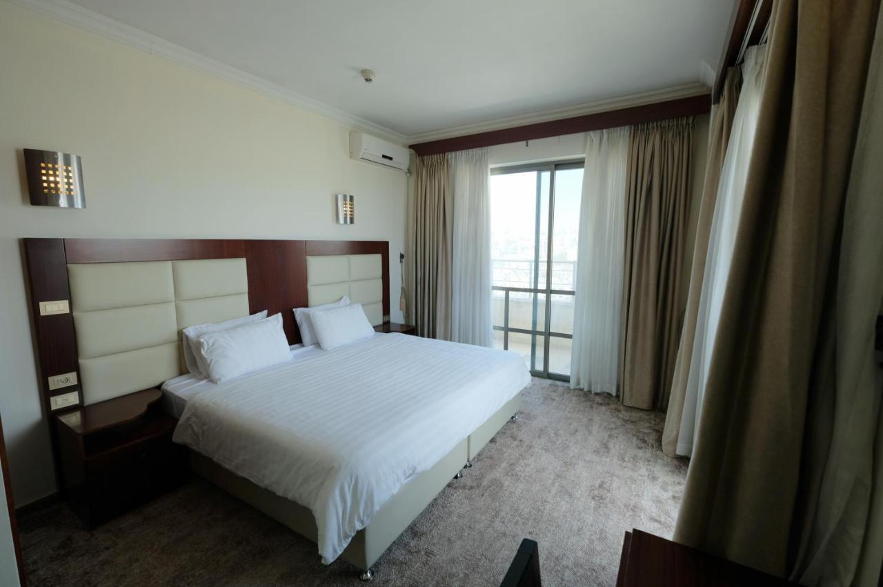 Red Crescent Guesthouse 拉马拉 外观 照片