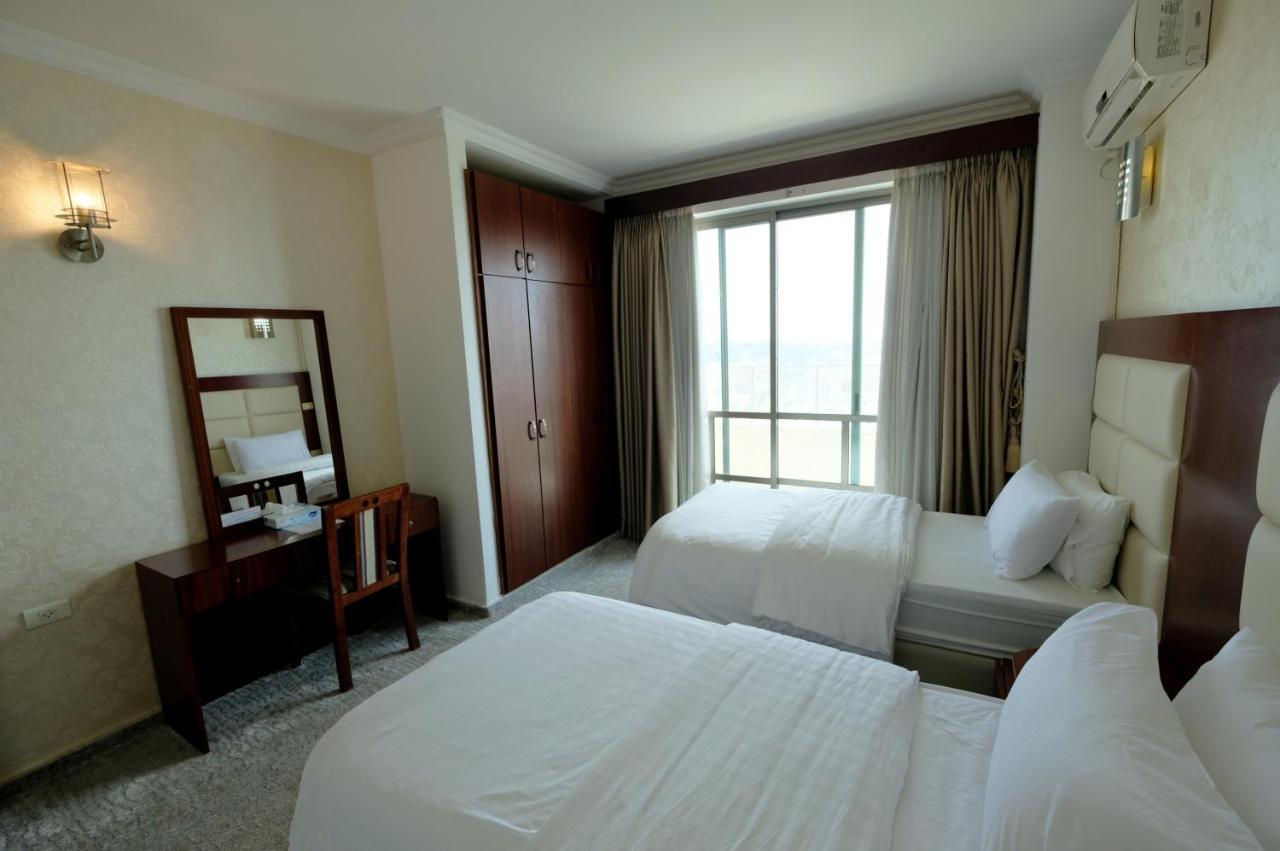 Red Crescent Guesthouse 拉马拉 外观 照片